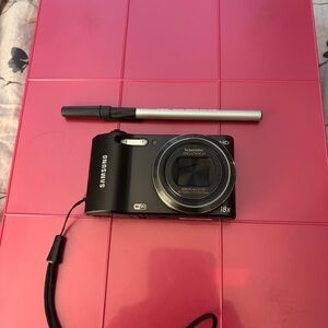 Samsung Black Digital Camera with Silver Lens